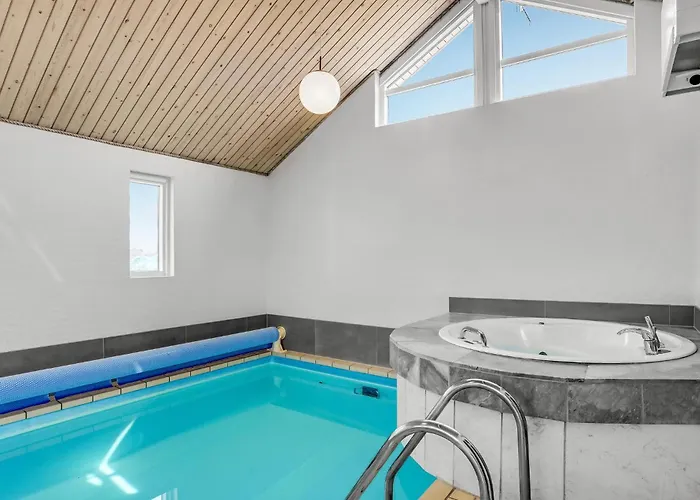Feriehus Stunning In With Sauna *